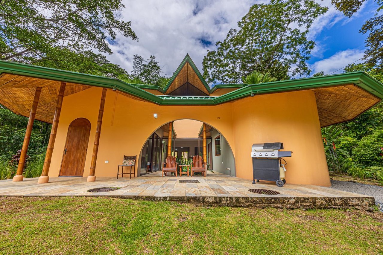 Uvita, Jungle Retreat Center on the Uvita River. Private and 17 Acres