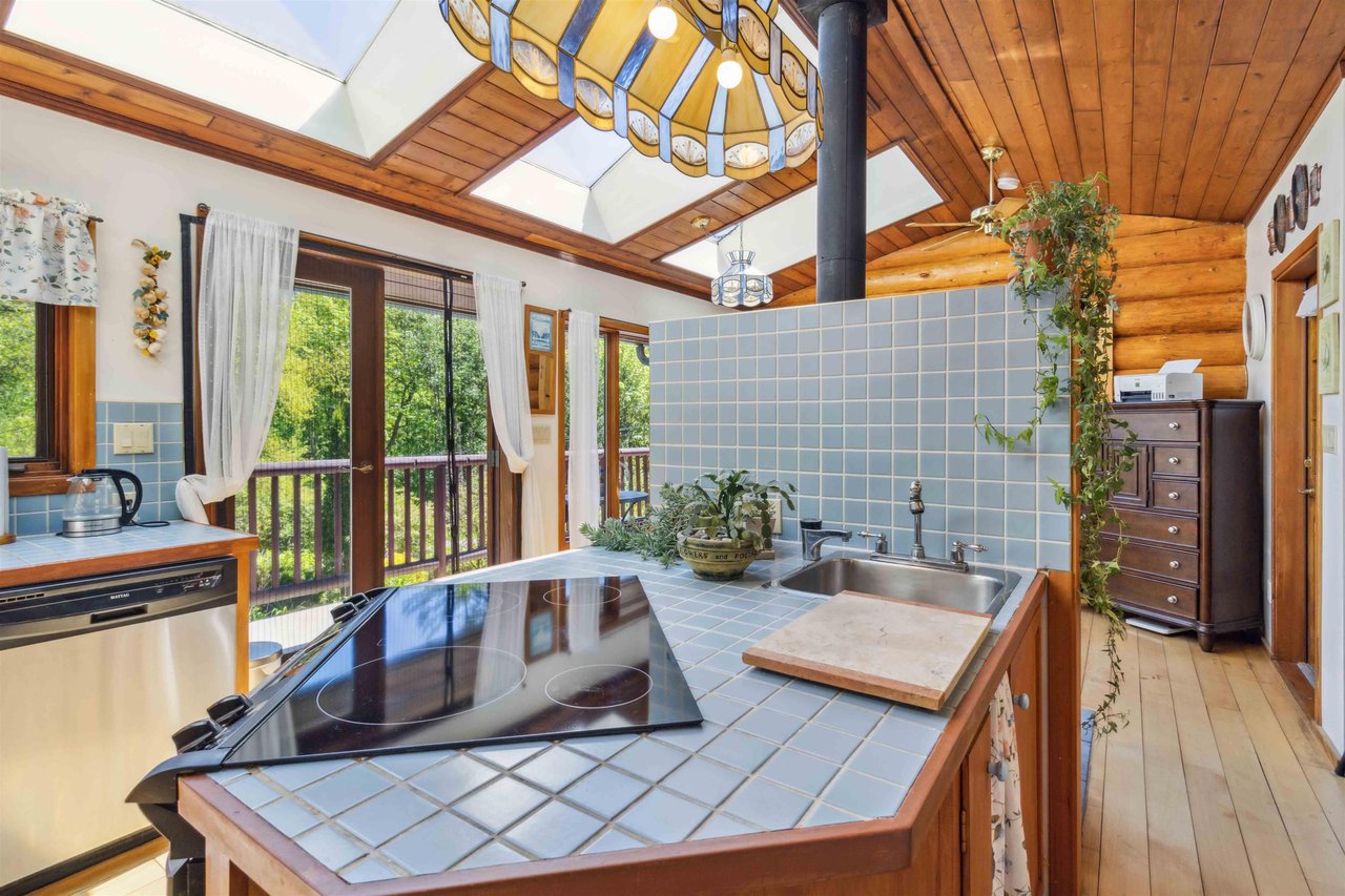 1621 Columbia Valley Rd