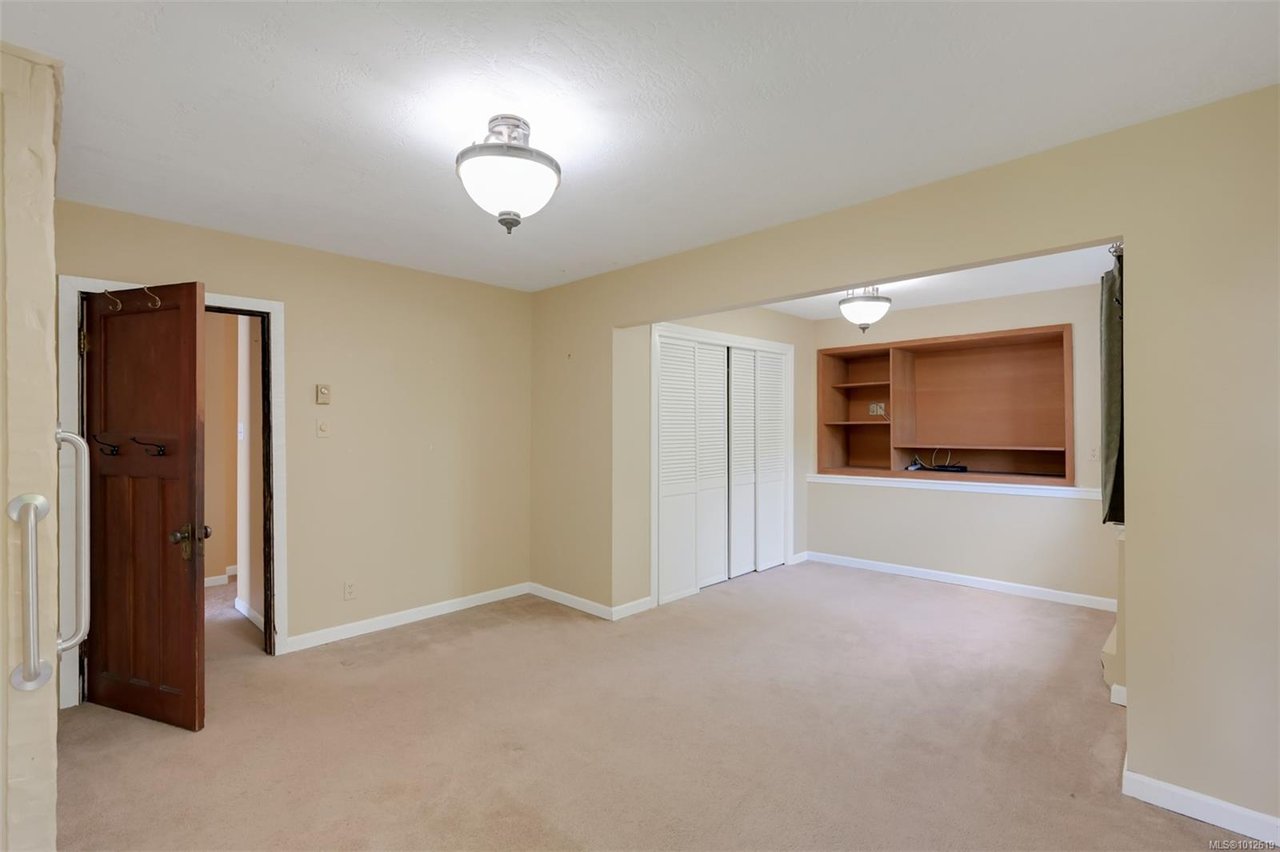 4955 Cordova Bay Rd
