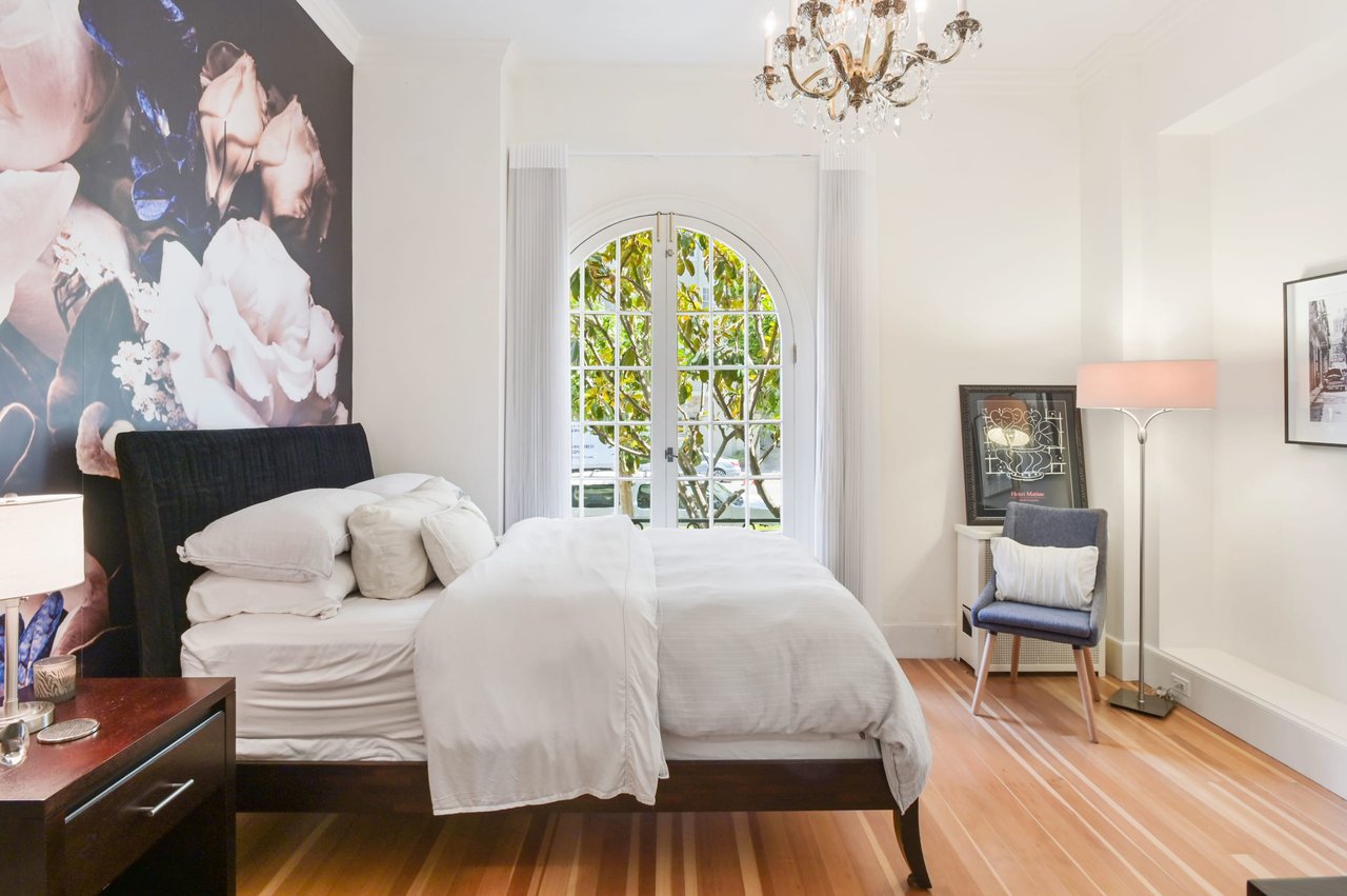 Grand Scale Pacific Heights Apartment