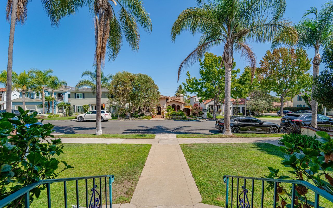 305 Roycroft Avenue