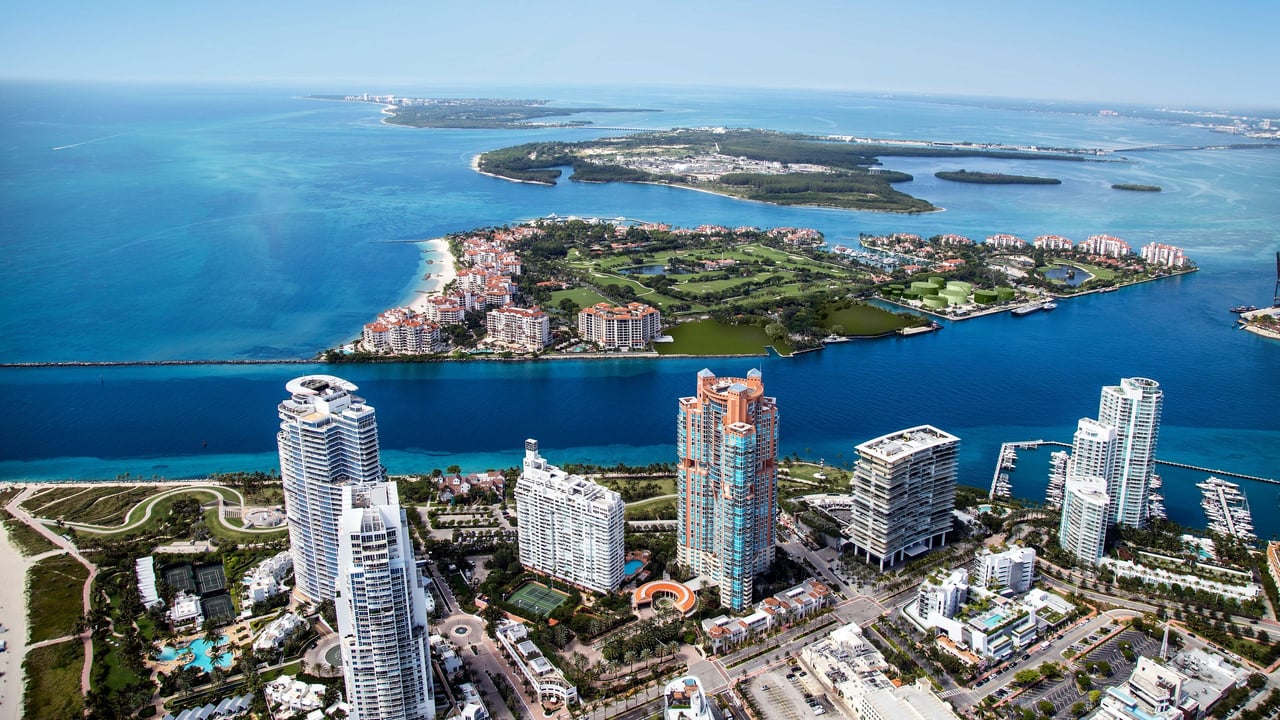 FISHER ISLAND - IN FOCUS