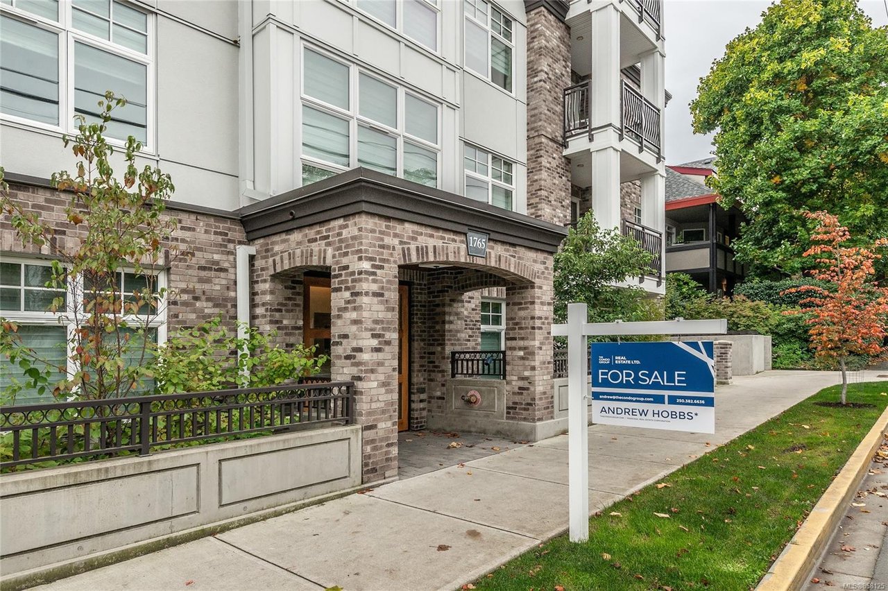 401-1765 Oak Bay Ave