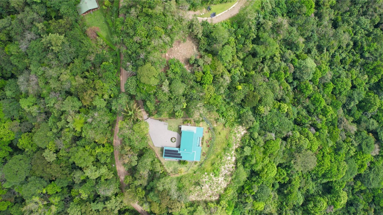Solar Powered Tropical Villa, Ojochal, Puntarenas