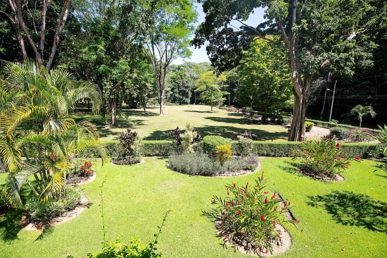 Wheelchair Friendly- 2 Bedroom house in a Quiet Community