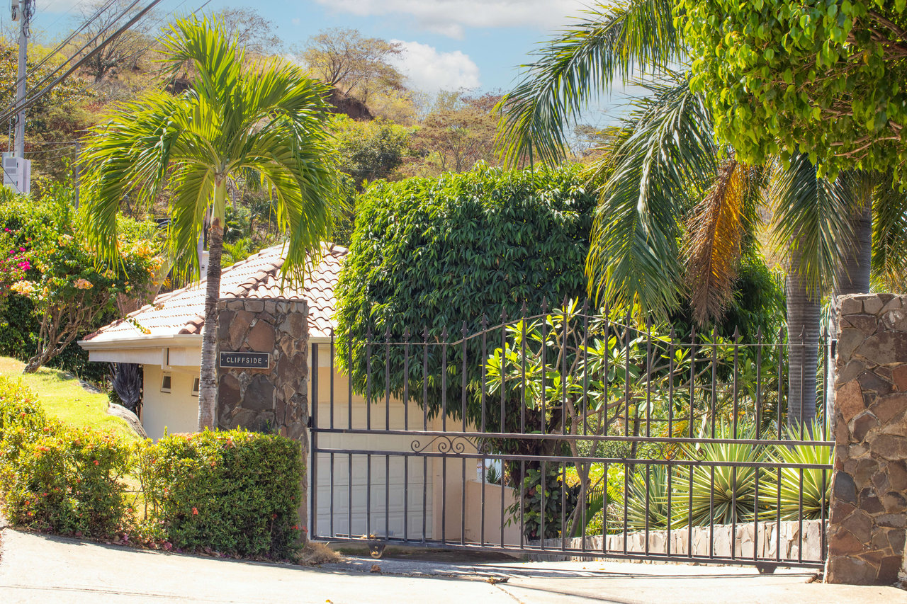 Villa Cliffside Elegance