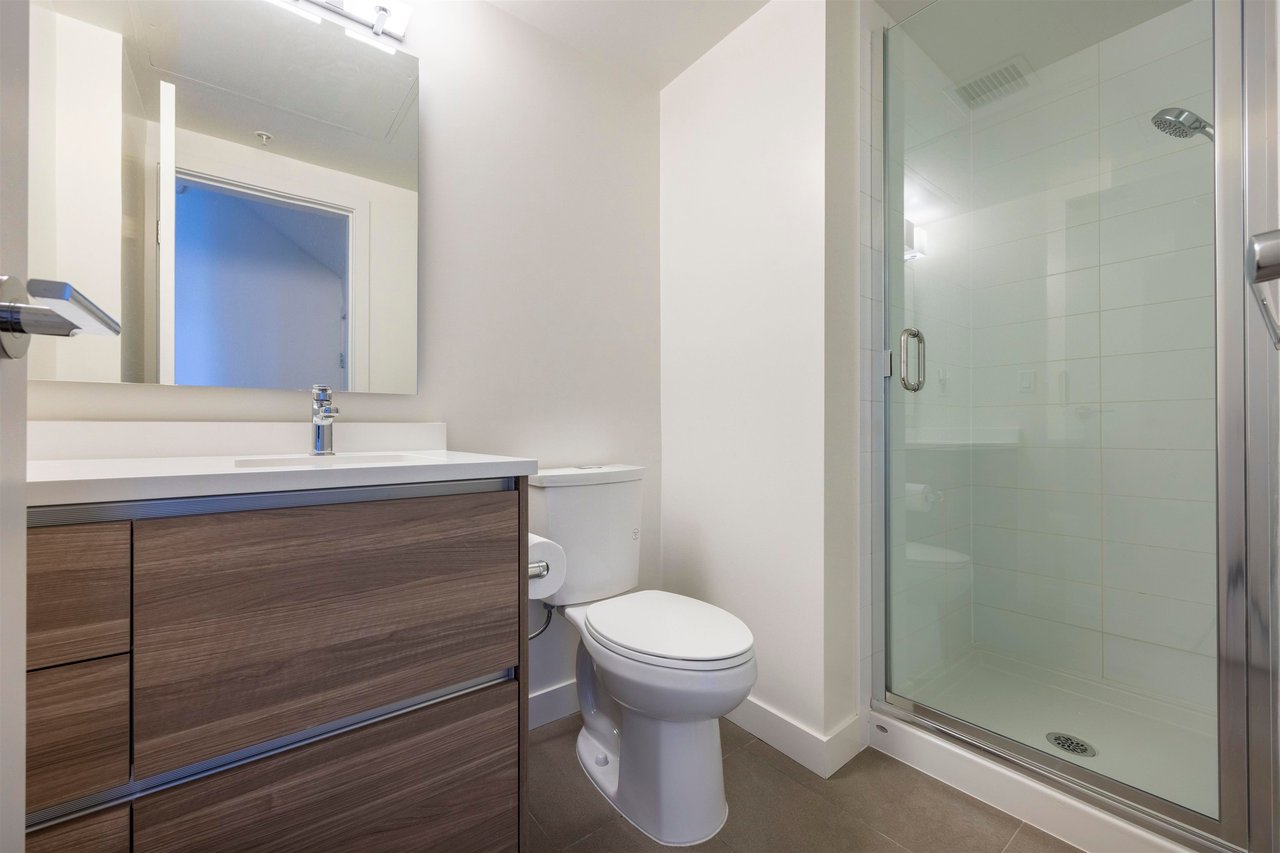 112-8850 University Cres