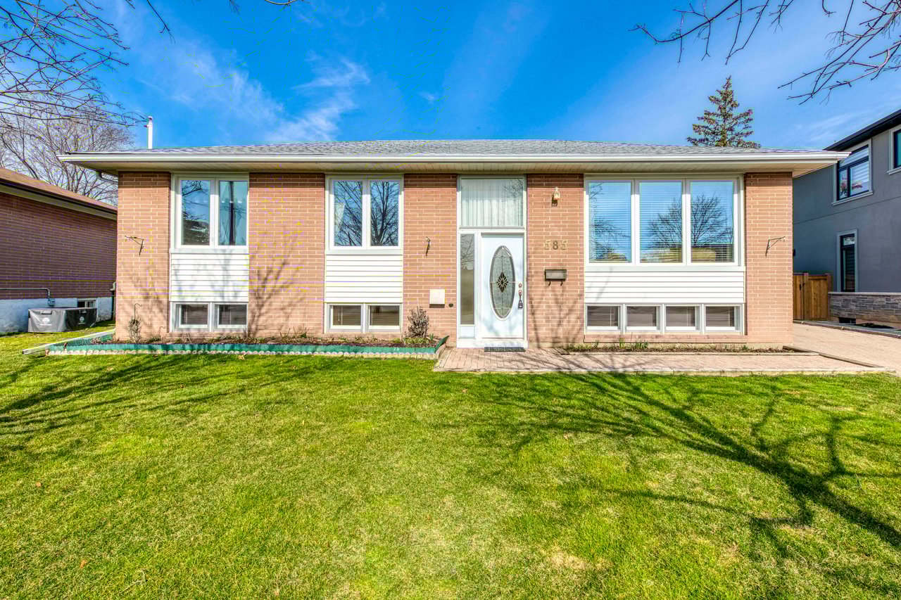 585 Valley Dr