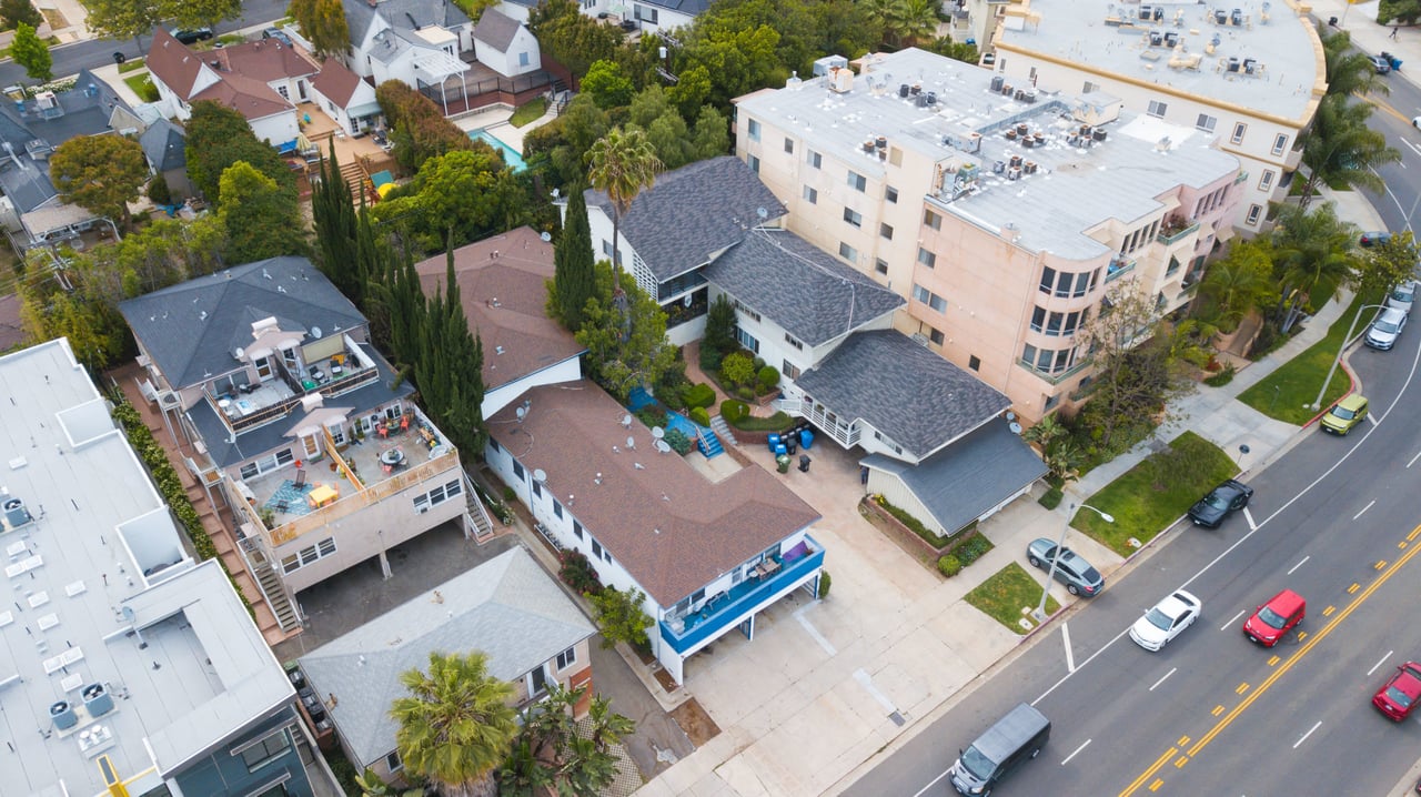 2121 S Beverly Glen