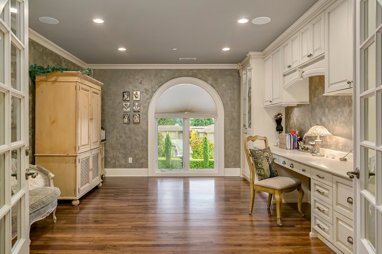 Clyde Hill Villa 