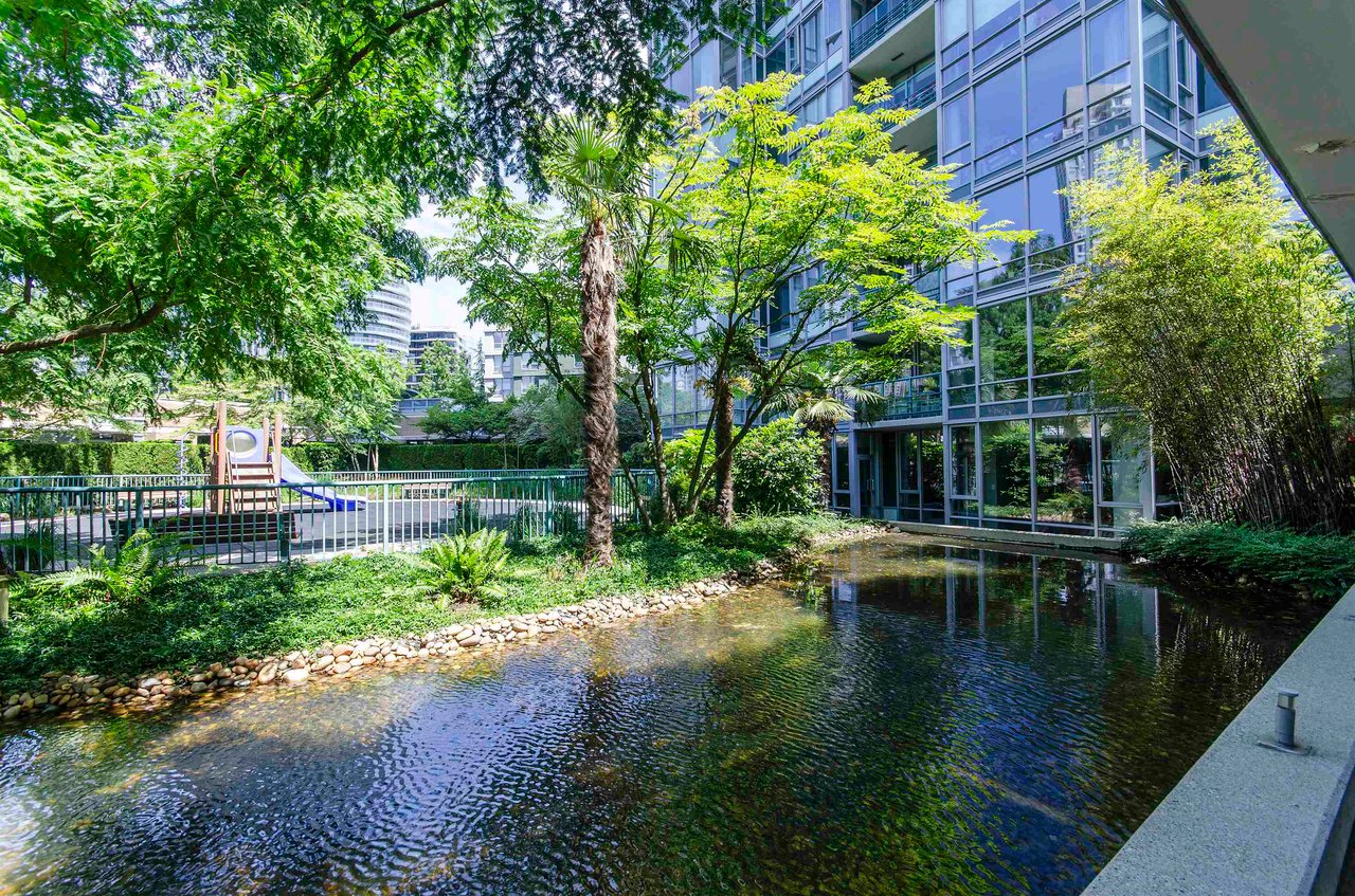 3207-1033 Marinaside Cres