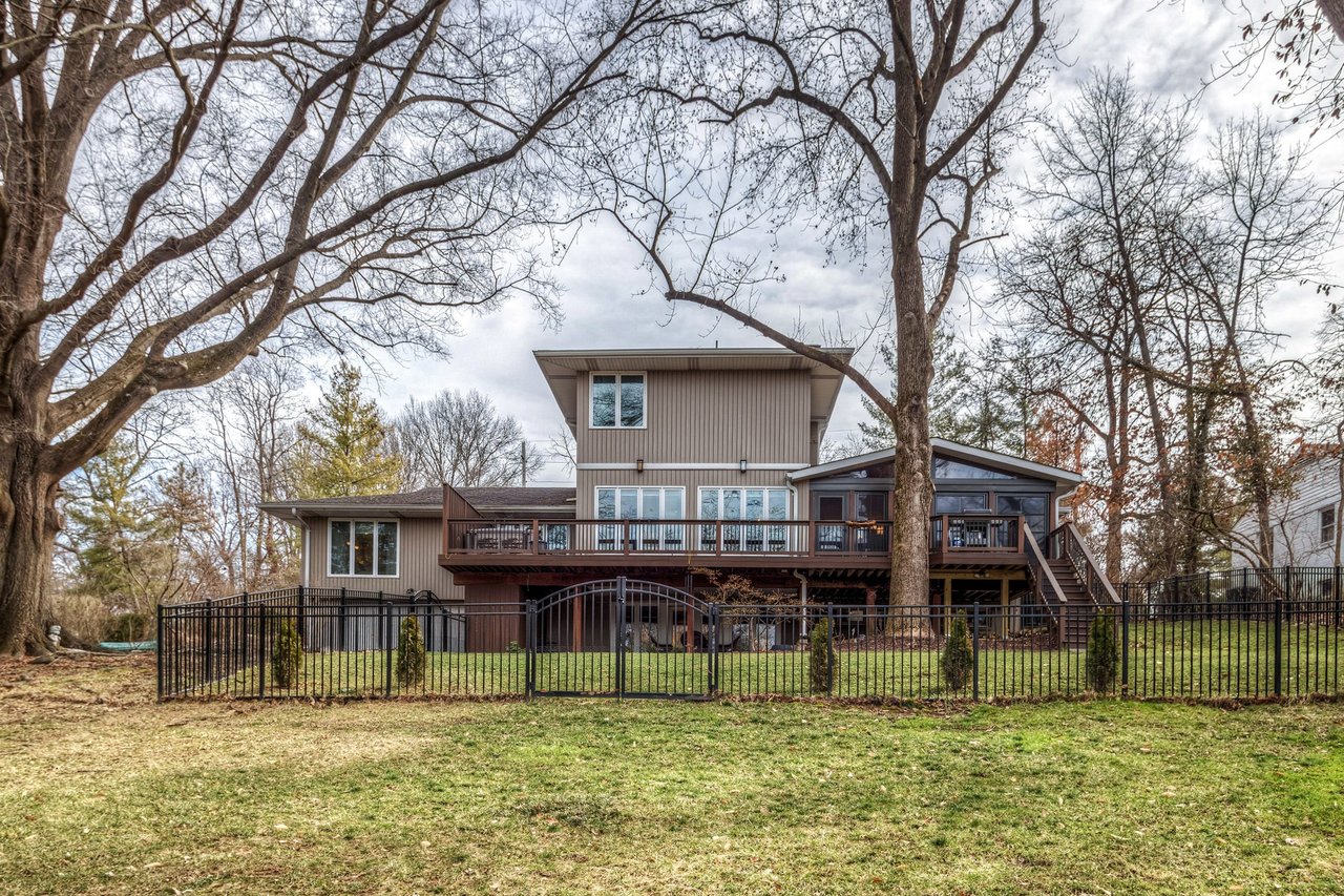Sophisticated & Stylish in Charming Ladue