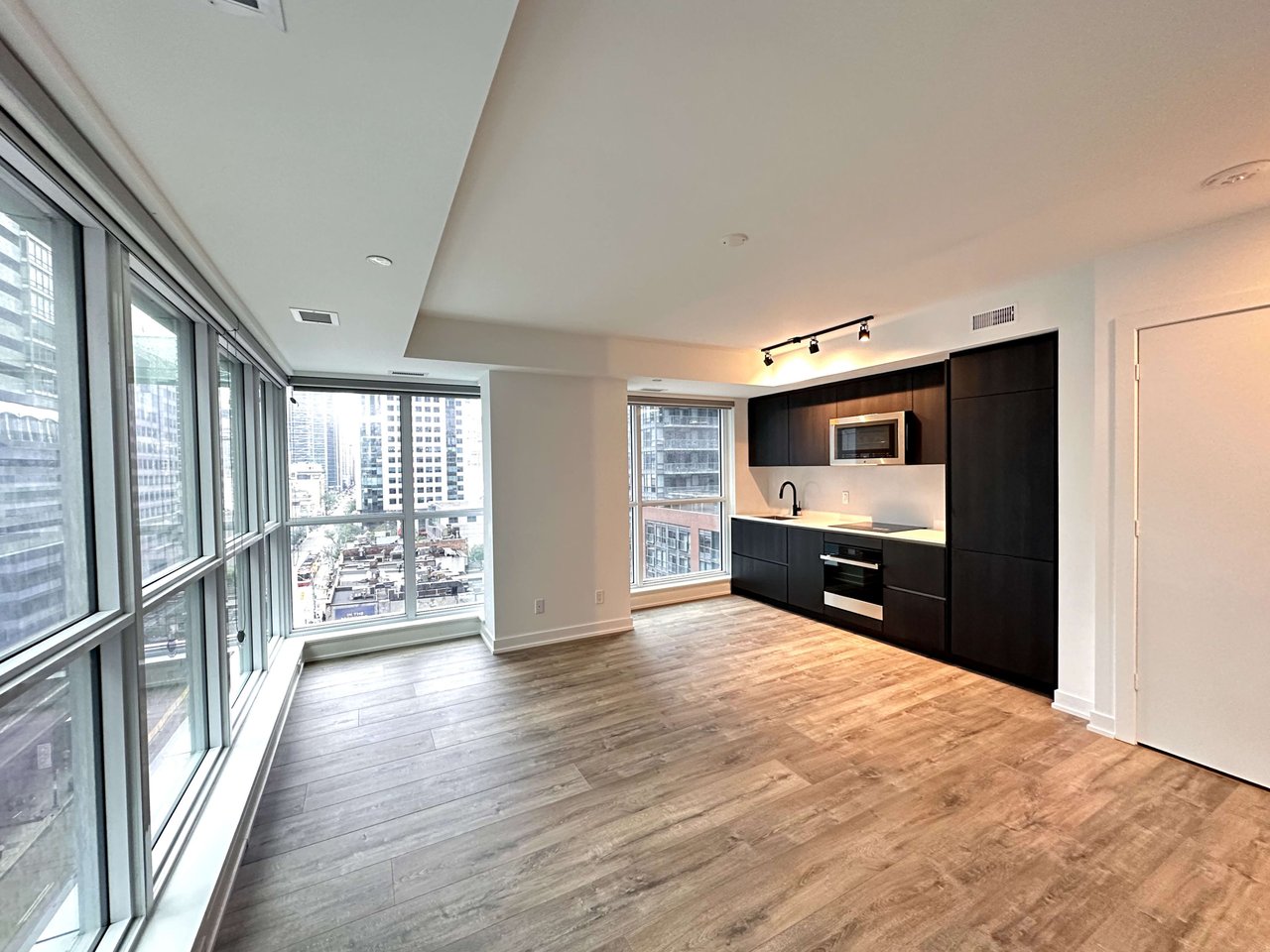 327 King St W, Unit 707
