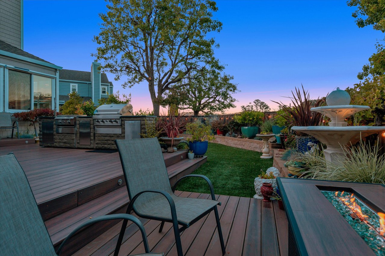 17 Crystal Creek Ct