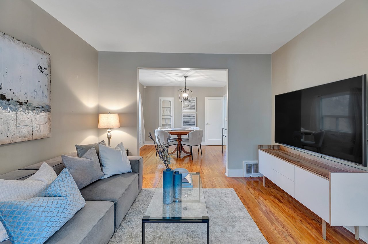 44 Elizabeth St S