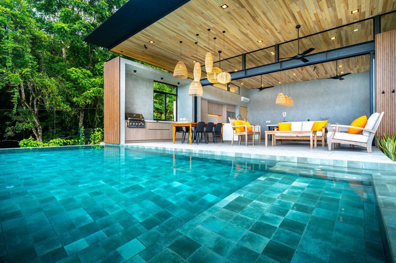 Solar Powered Ocean View Residence, Ojochal, Puntarenas