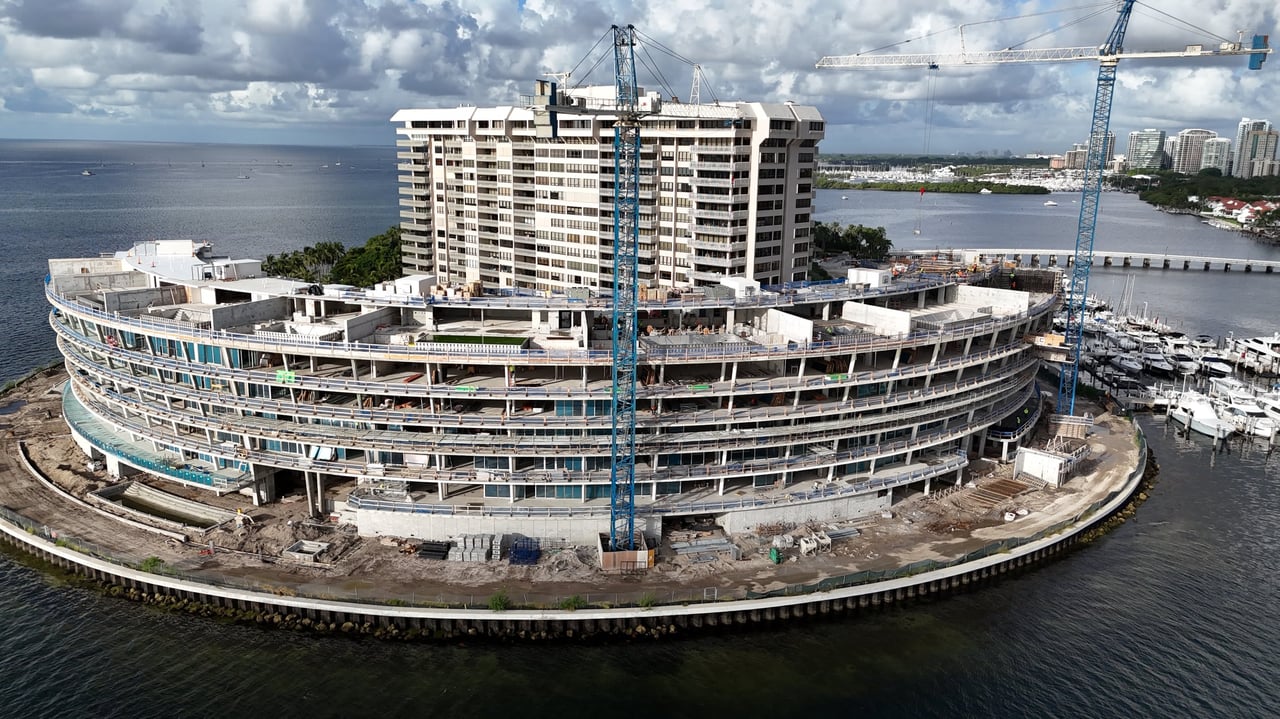 September 2024 | CMC Group Completes Topping Off of Vita at Grove Isle in Coconut Grove