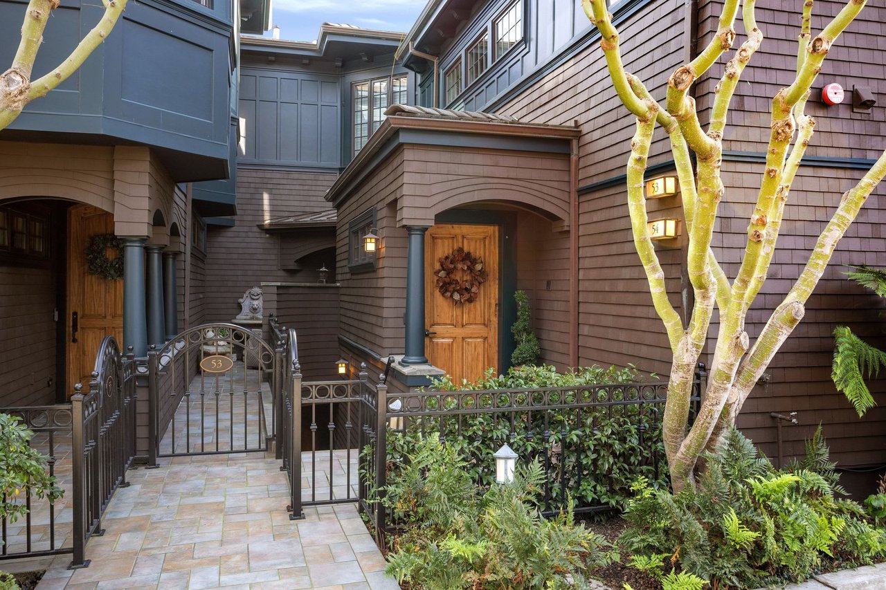 54 De Silva Island Drive