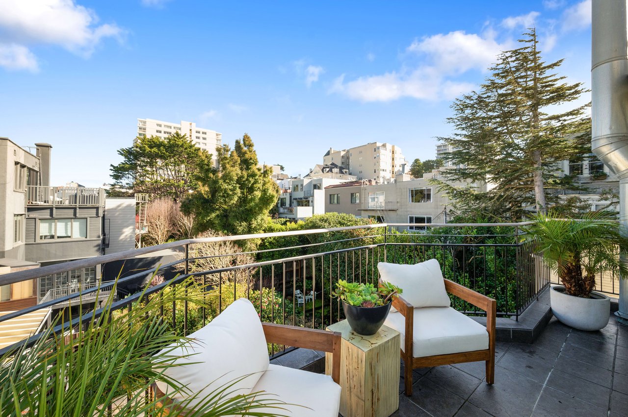 Grand Pacific Heights Home on a Coveted Flat Block between Lafayette & Alta Plaza Parks