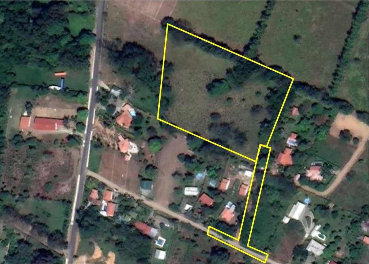 Over 3 Acres, Mountain View Lot in the Heart of Ojochal, Ready for Development!.