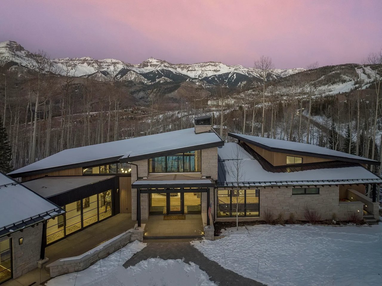  110 Highlands Wy