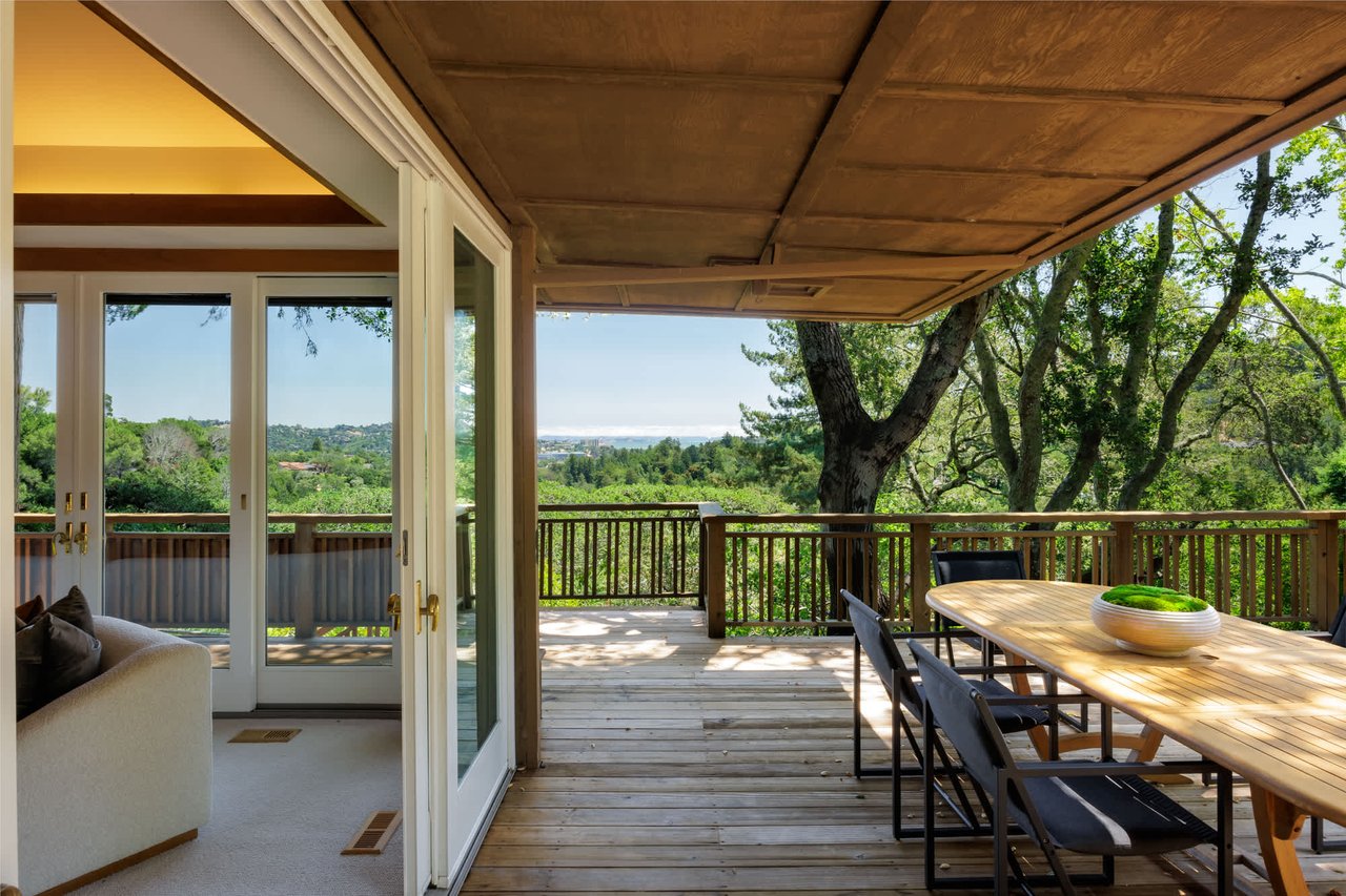 Kent Woodlands Mid Century Retreat