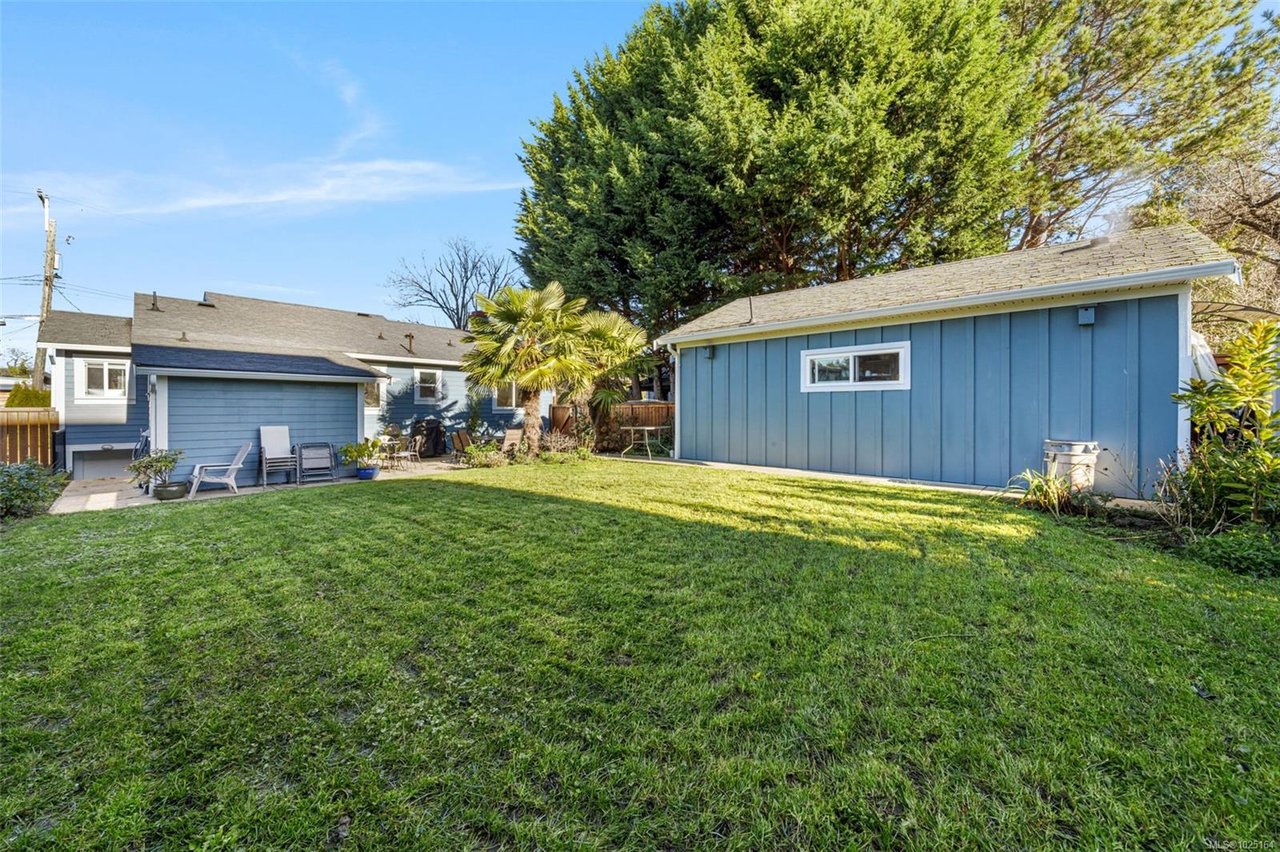 1123 Reynolds Rd, Saanich