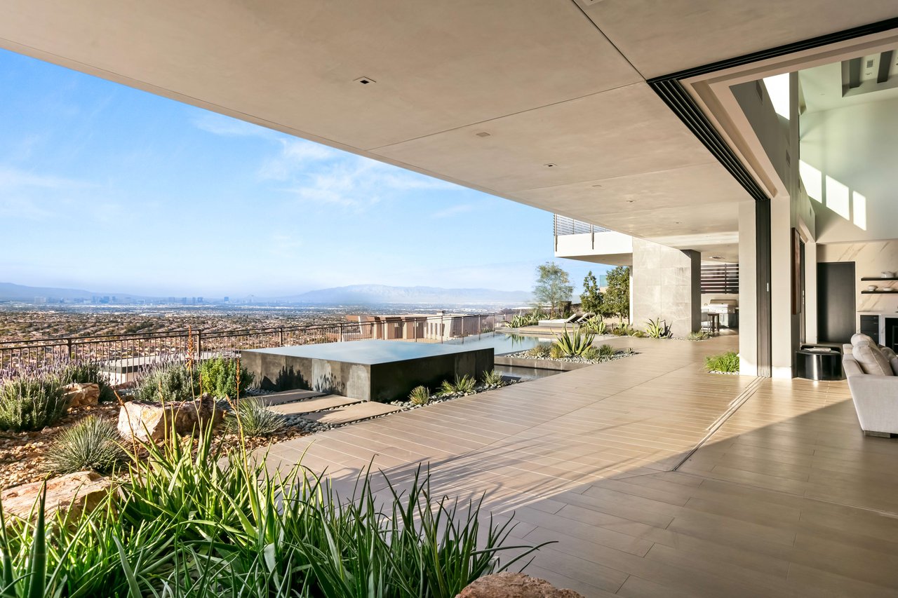 9 Boulderback Drive 