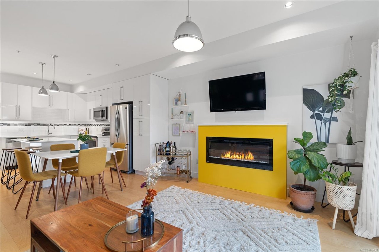 155-300 Phelps Ave