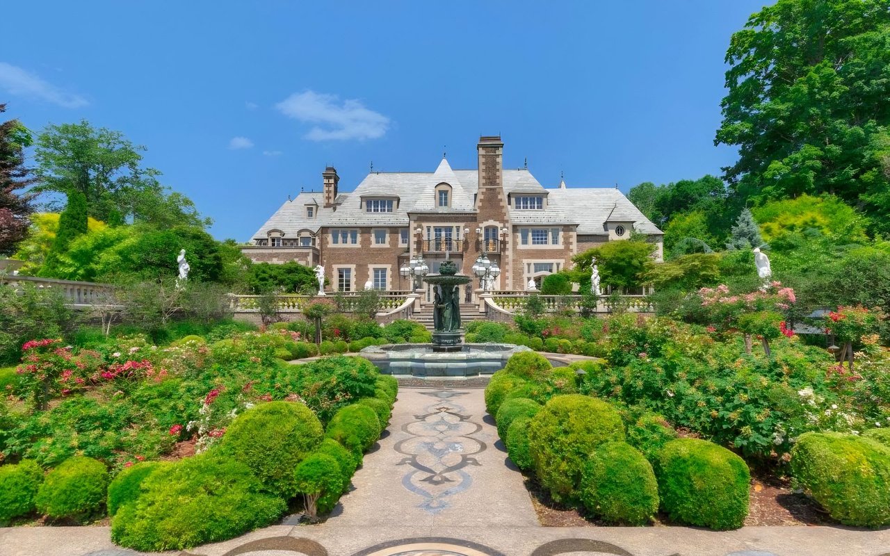 60,000 Sq. Ft. “Great Gatsby” Mansion For Sale in Kings Point, New York