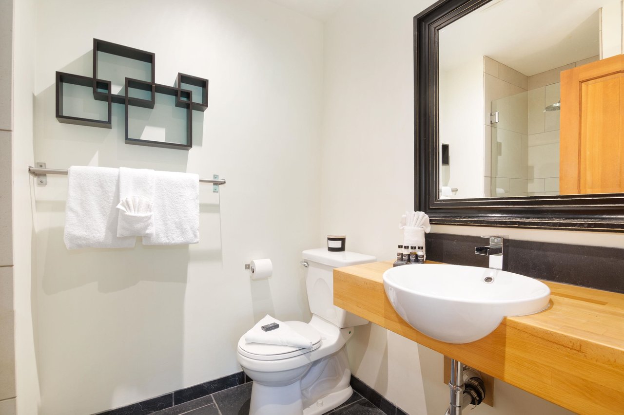 332-4573 Chateau Blvd