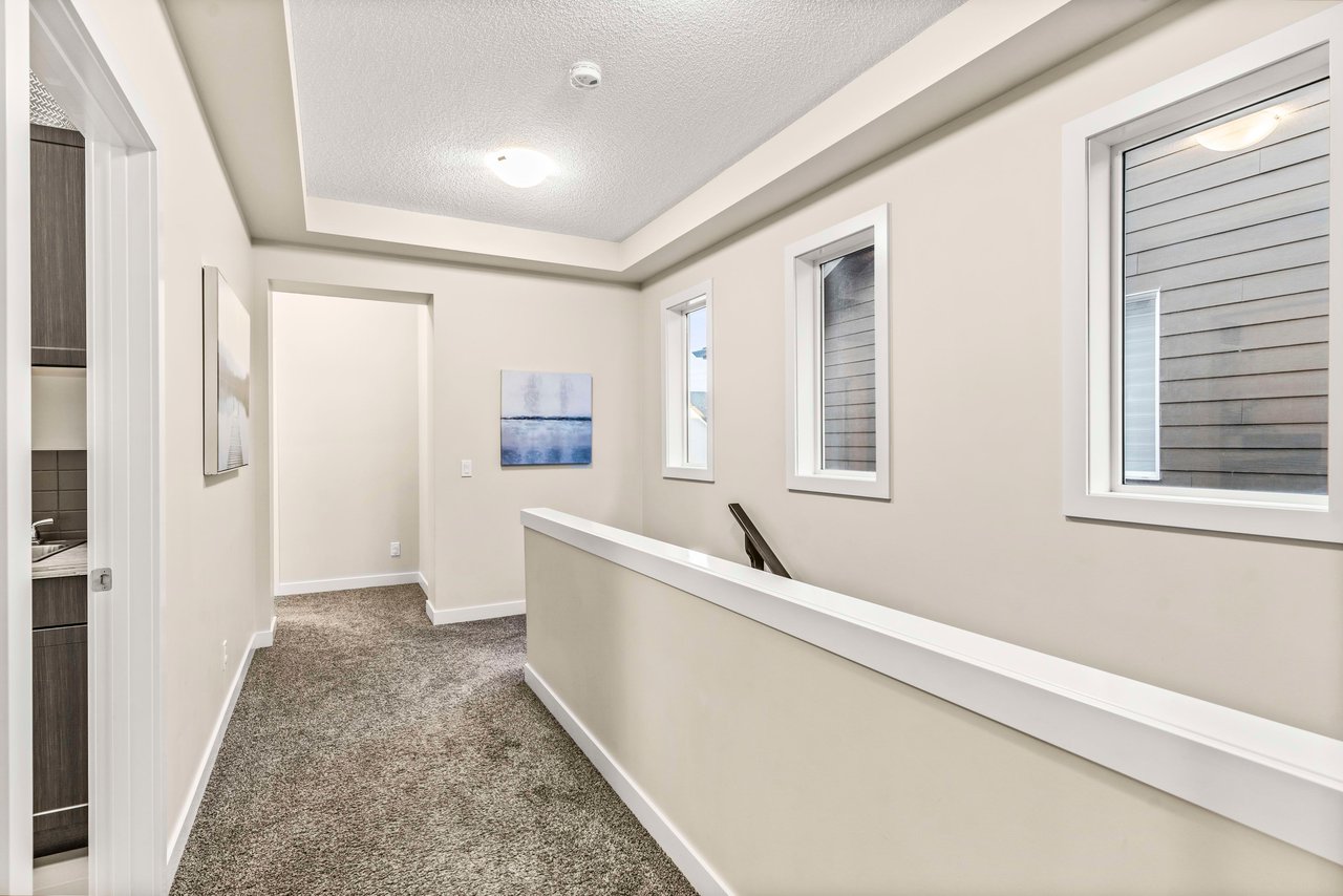 208 Mahogany Bay SE