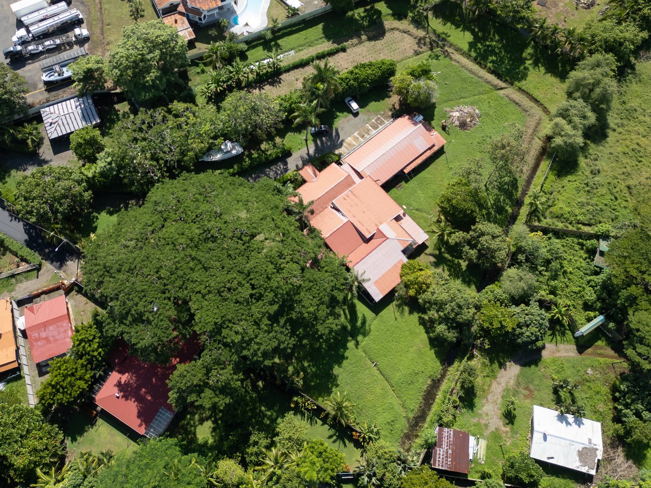 La Casona, 5 BDR Home Close To Quepos Town 
