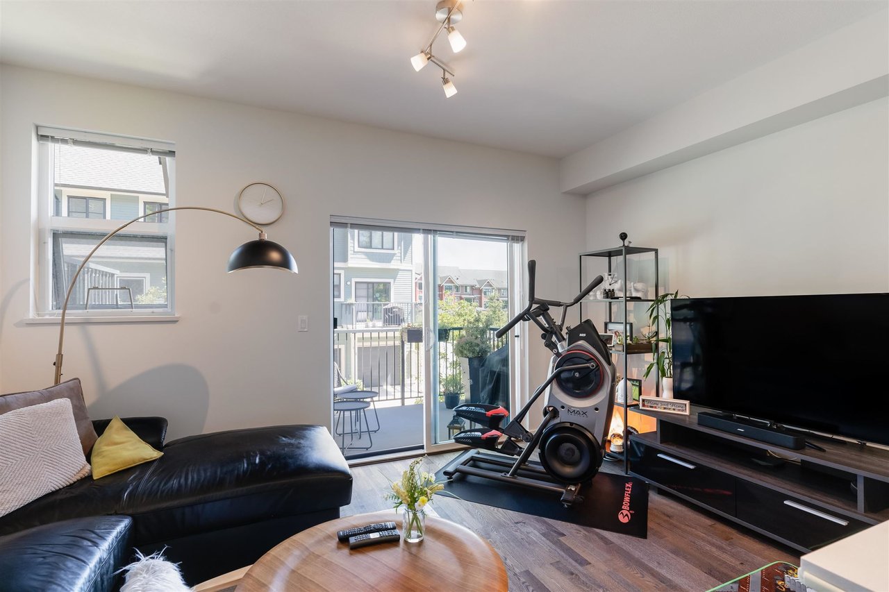 906-8485 New Haven Close