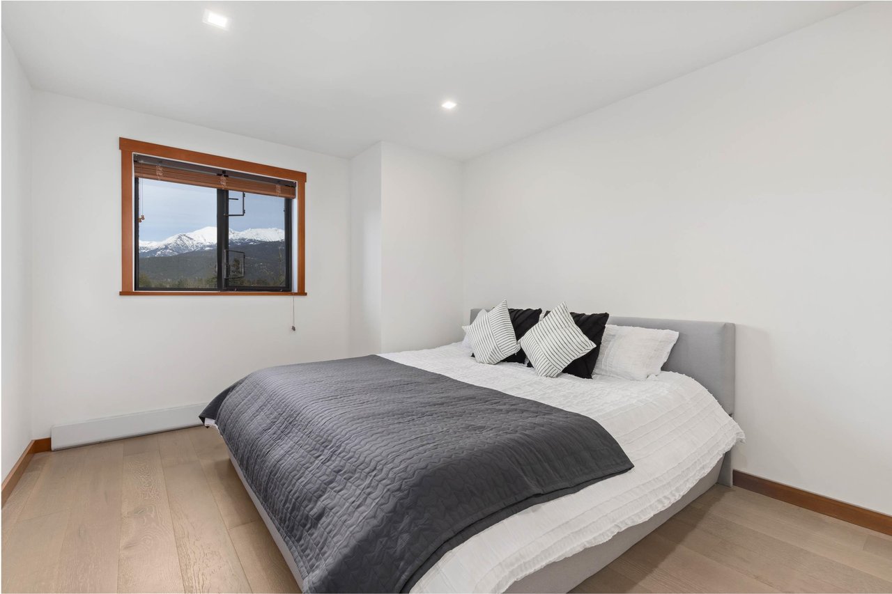 406-3317 Ptarmigan Pl