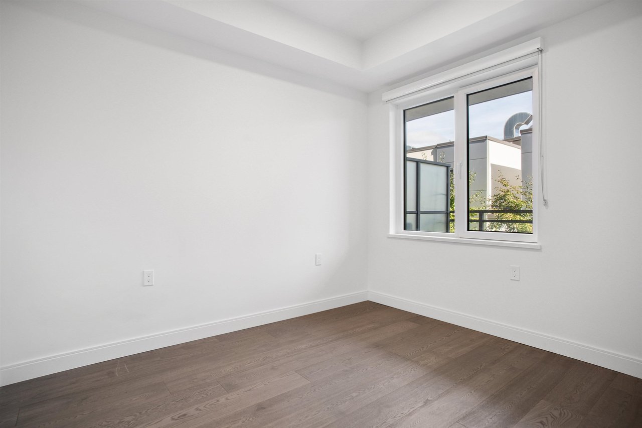 203-4932 Cambie St