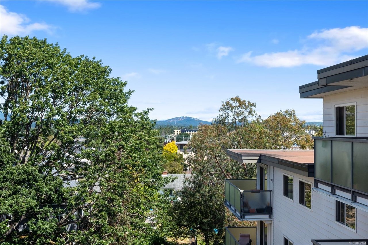 303-848 Esquimalt Rd, Esquimalt