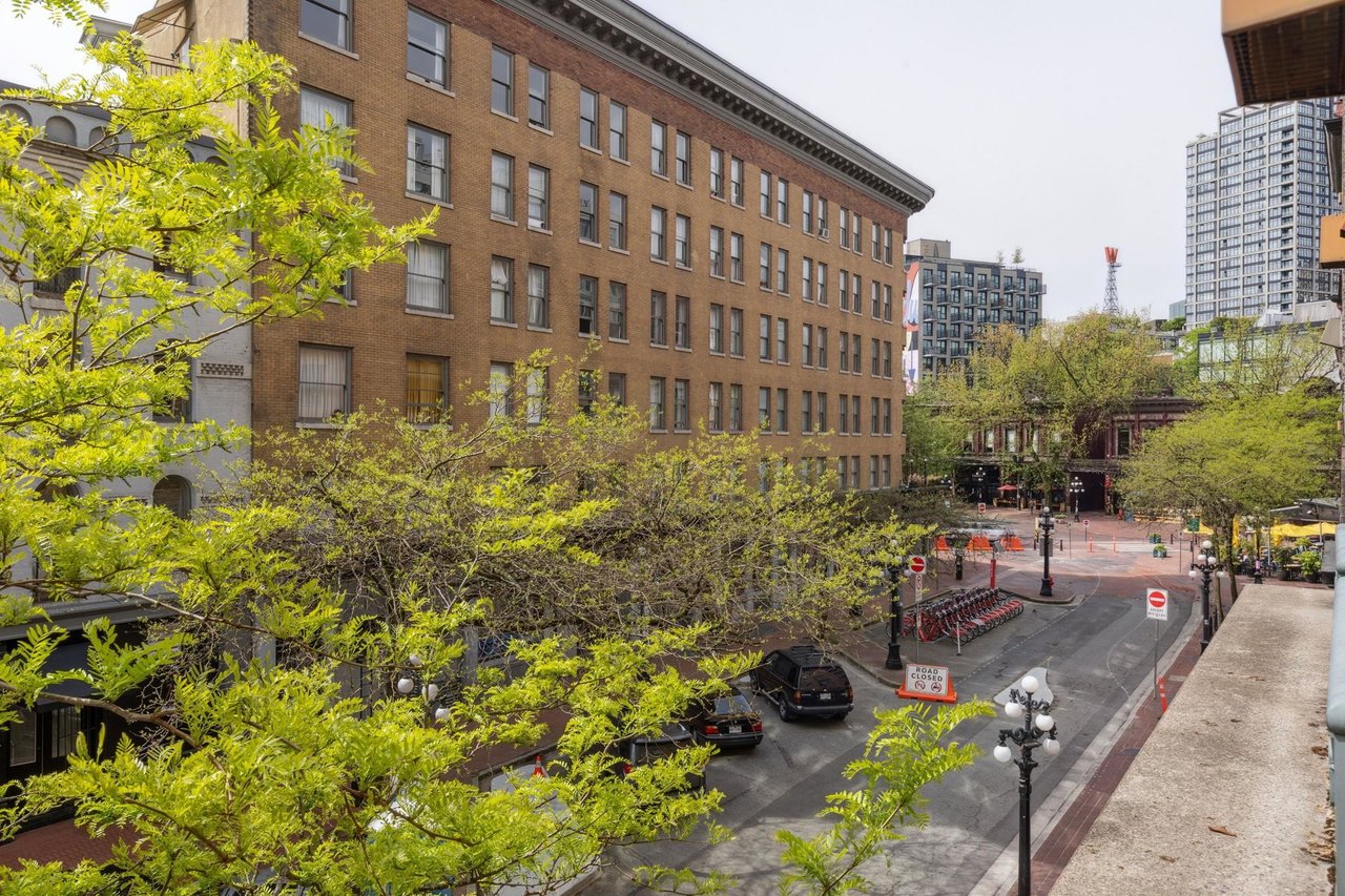301-55 Alexander St