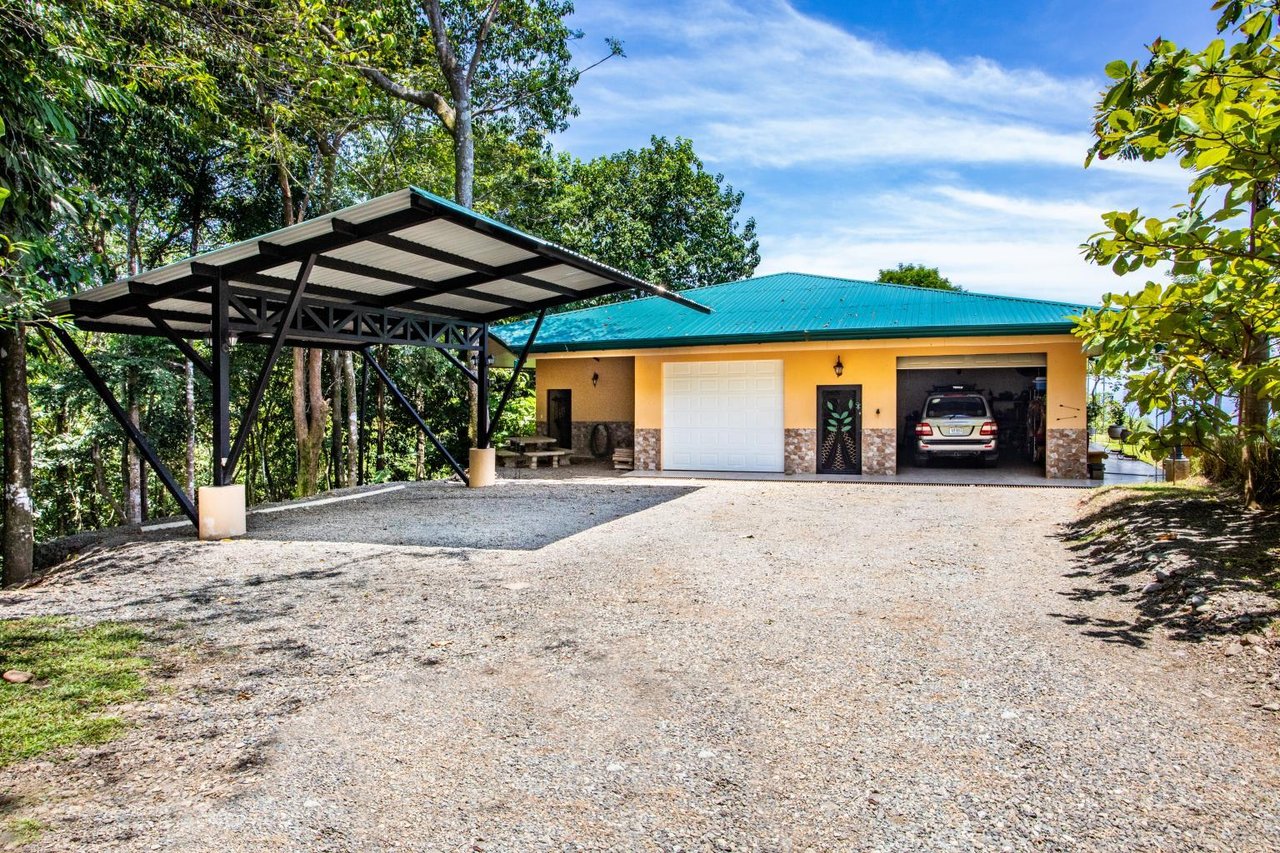 Incredible 7,000 Ft2 Ocean View Home With 200 Acre Reserve!