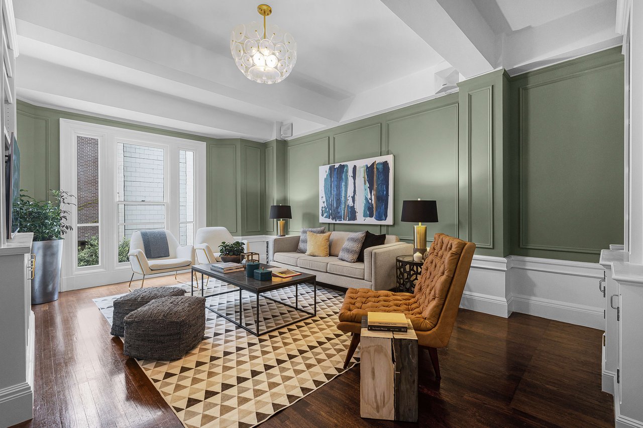Grand New York-Style Condominium at 840 Powell