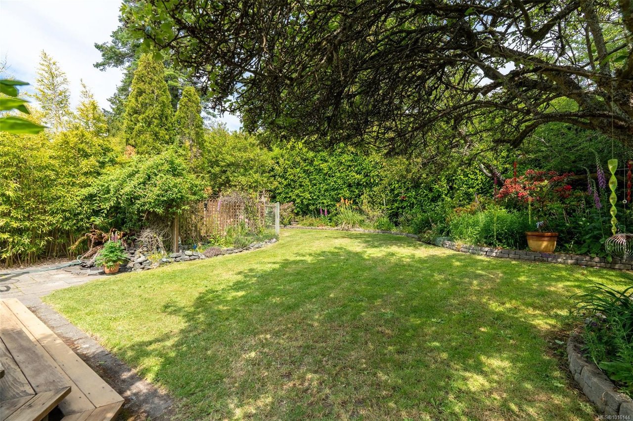 1924 Forrester St, Saanich