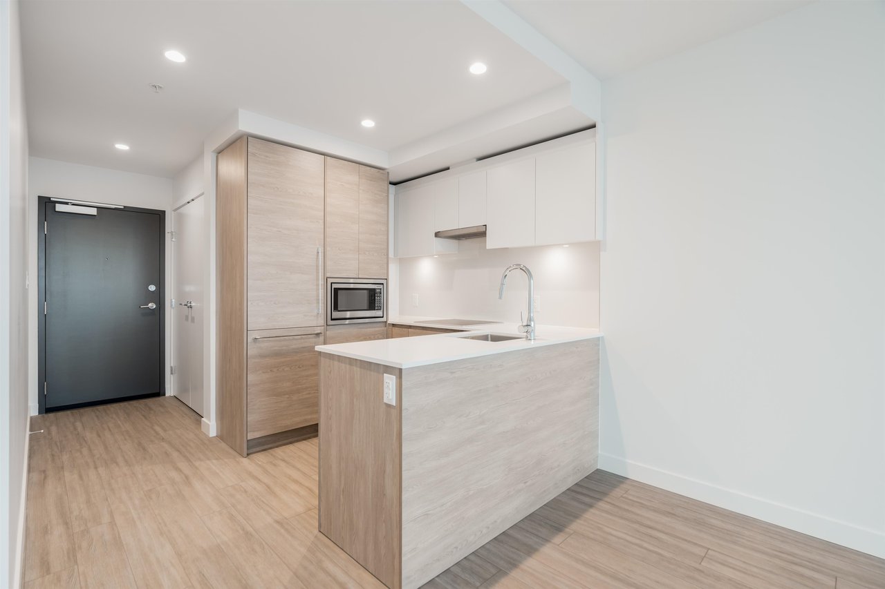 1402-13615 Fraser Hwy