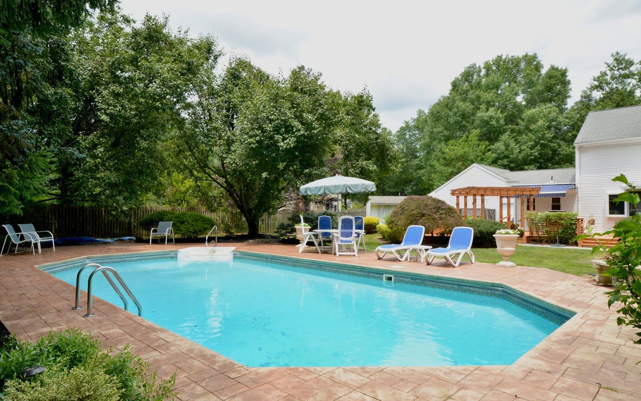 1 W CARTWRIGHT DR
