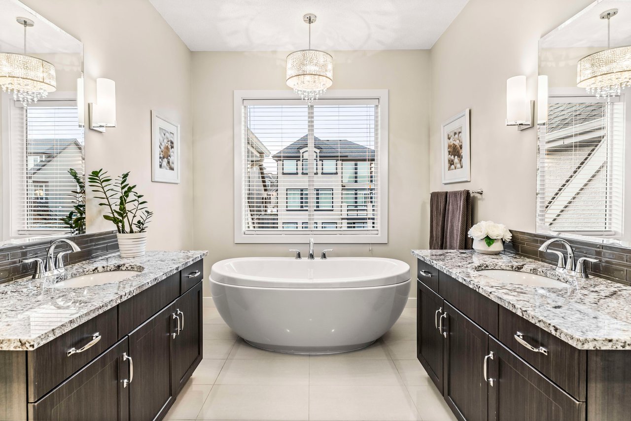 208 Mahogany Bay SE
