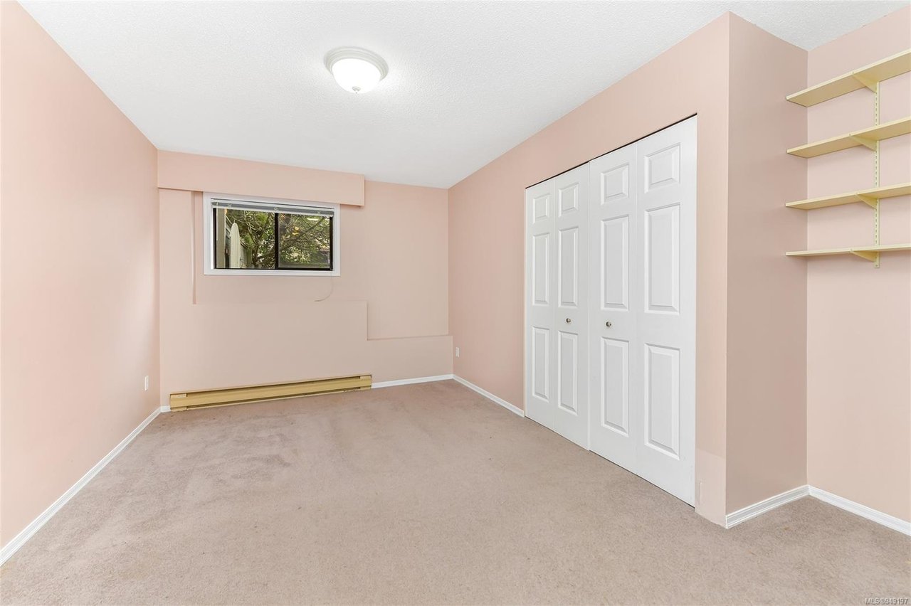 879 Denford Cres