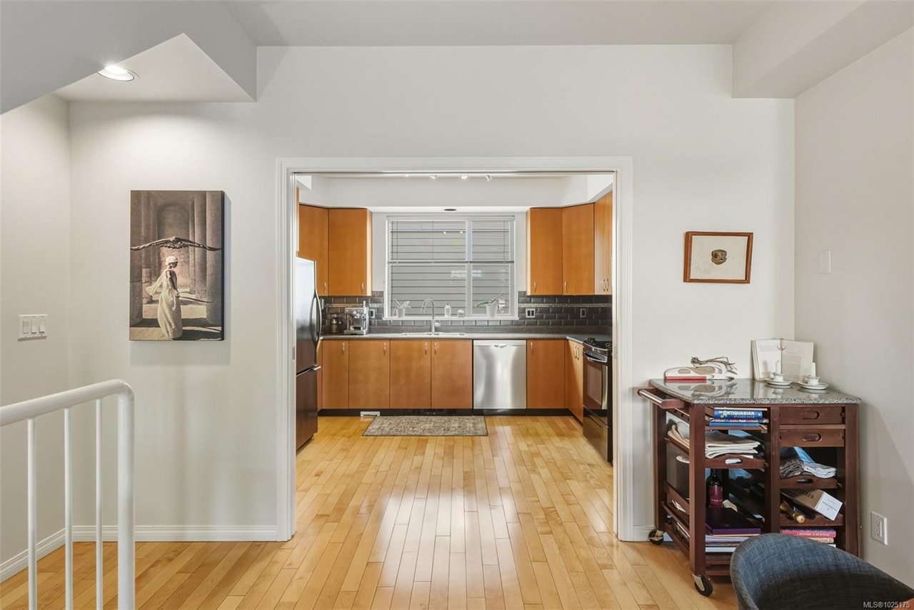 13-60 Dallas Rd, Victoria