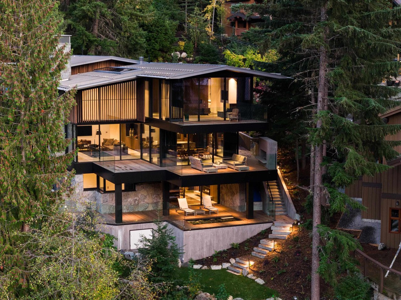 3296 Archibald Wy