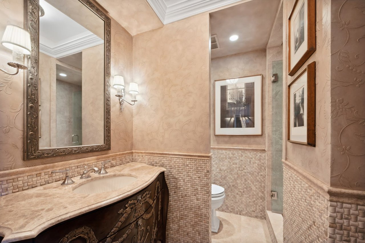 180 E PEARSON Street Unit: 4504