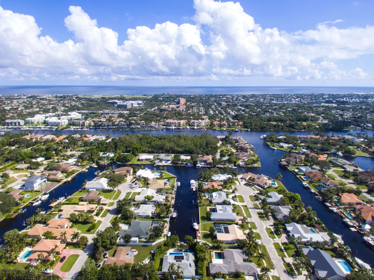 Discovering Paradise: Exploring the Neighborhoods of Palm Beach