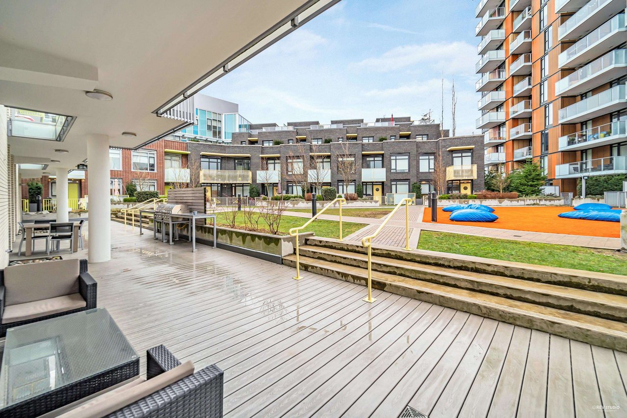 1212-285 E 10th Ave